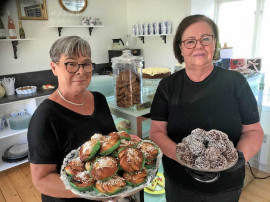 Axmar brukscafé bjuder på fika, mat och räkfrossa.