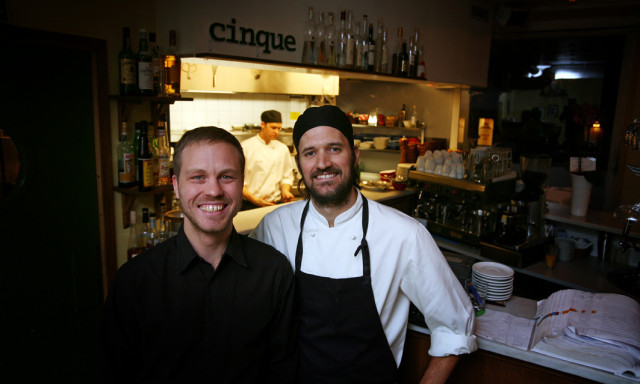 Tomas Nilsson och Peter Molin är glada innehavare av årets restaurang i Gävle – Cinque Trattoria.